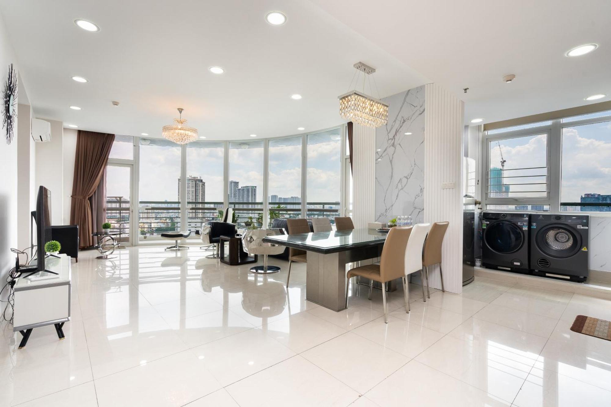 Justay The One Saigon Khách sạn 5*